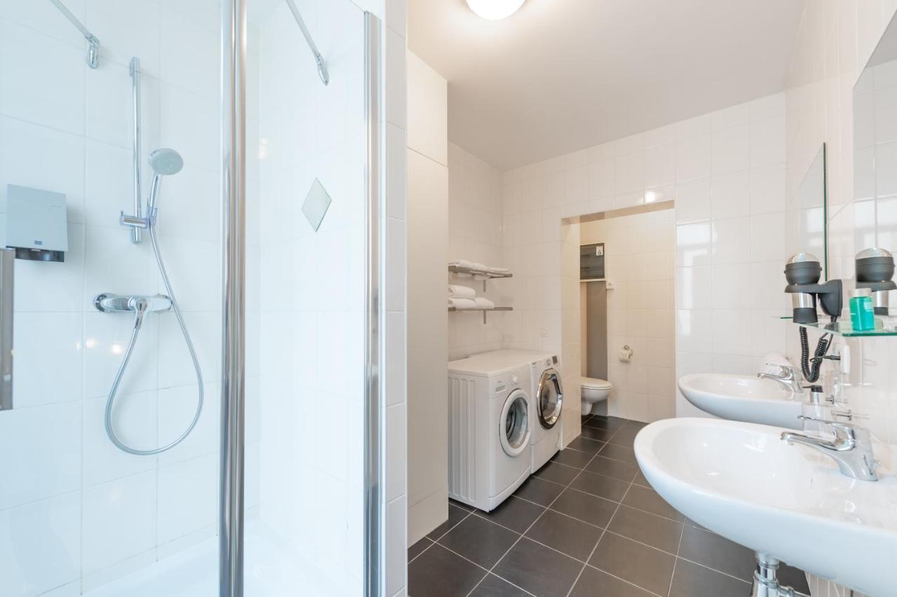 Hotel Docklands Antwerpen Bagian luar foto