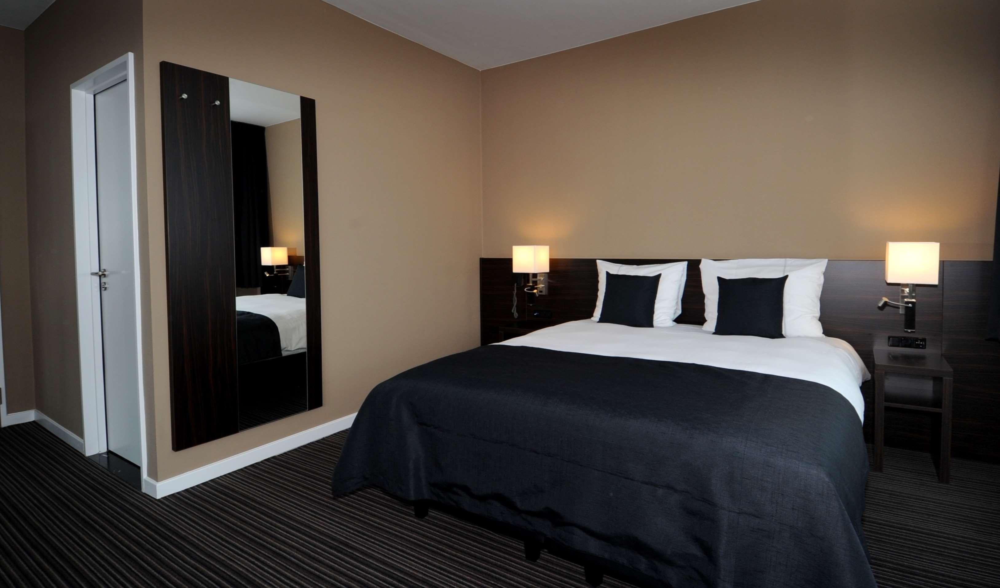 Hotel Docklands Antwerpen Bagian luar foto