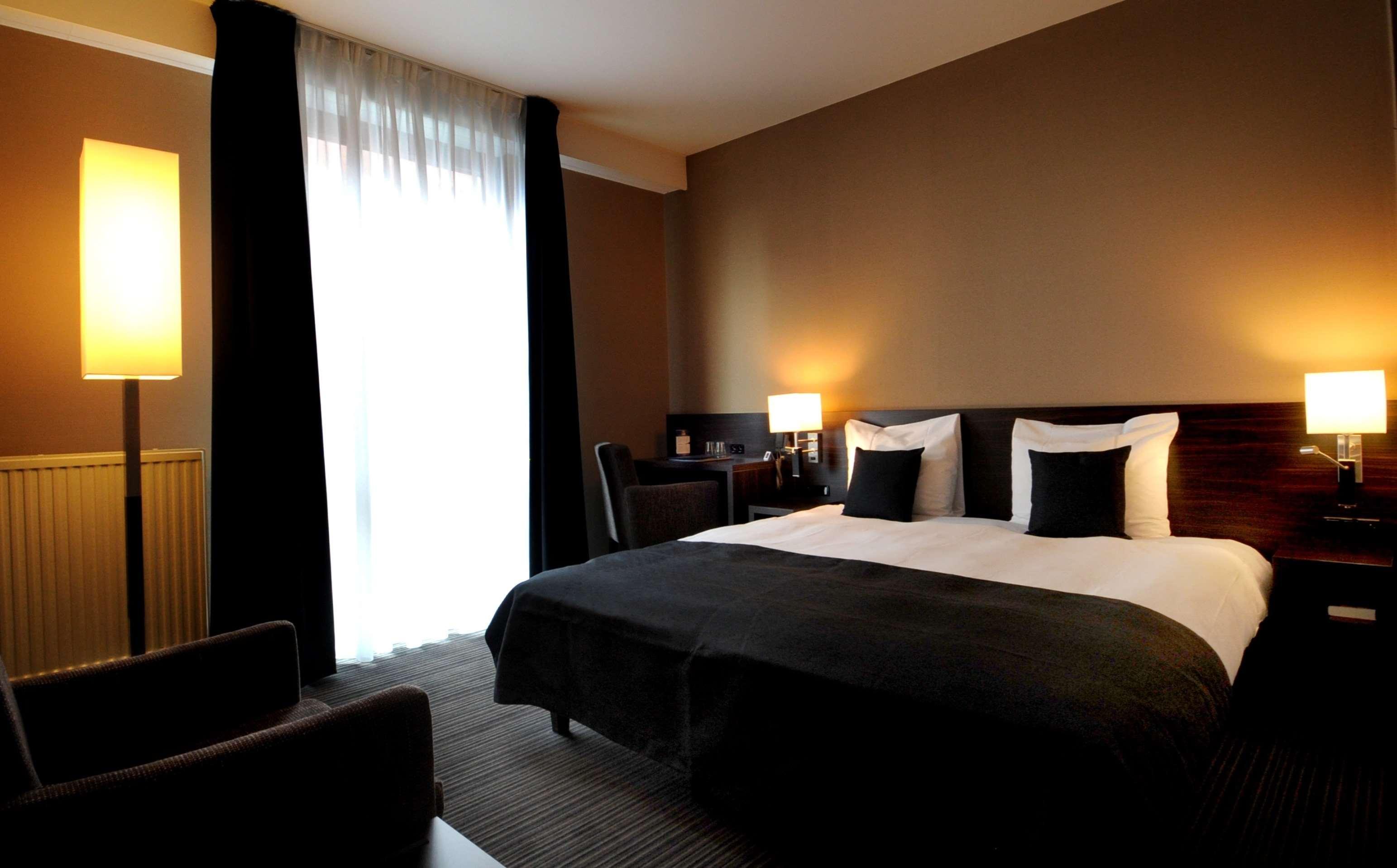 Hotel Docklands Antwerpen Bagian luar foto