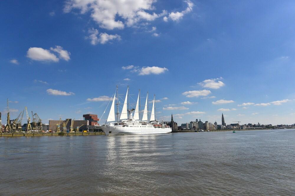 Hotel Docklands Antwerpen Bagian luar foto